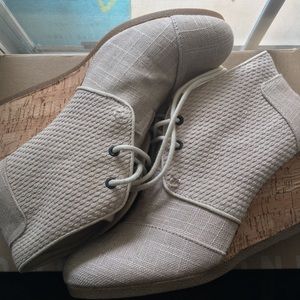 Women’s Toms lace-up wedge Size 7.5